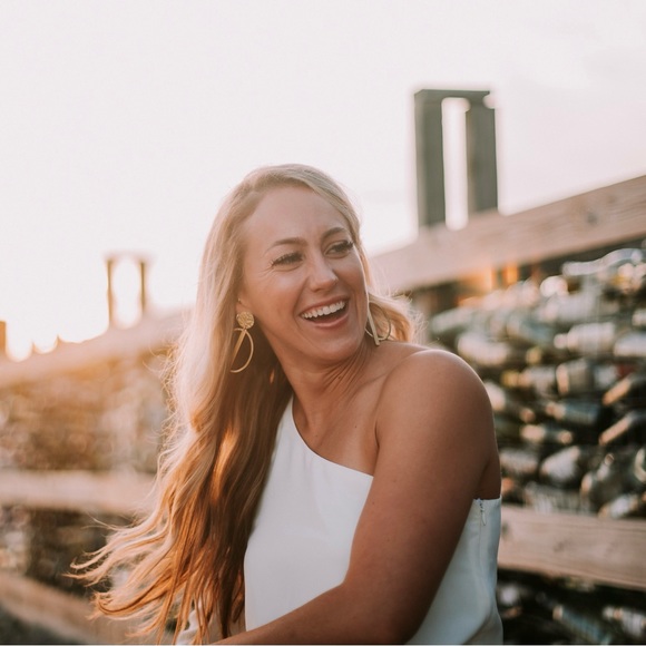 Meet your Posher, Cara - Picture 1 of 2